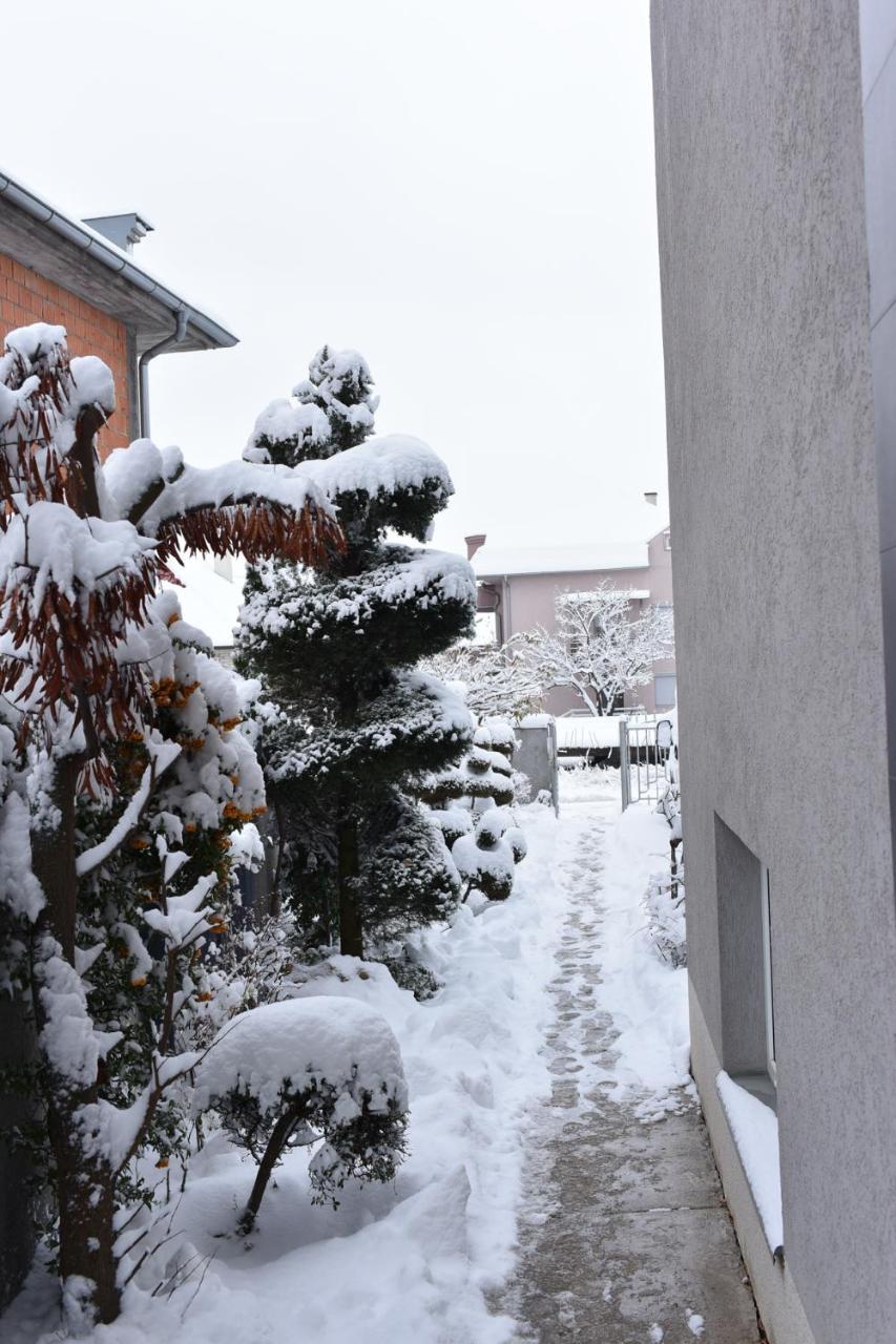 Blue House Apartment Ni Exteriér fotografie