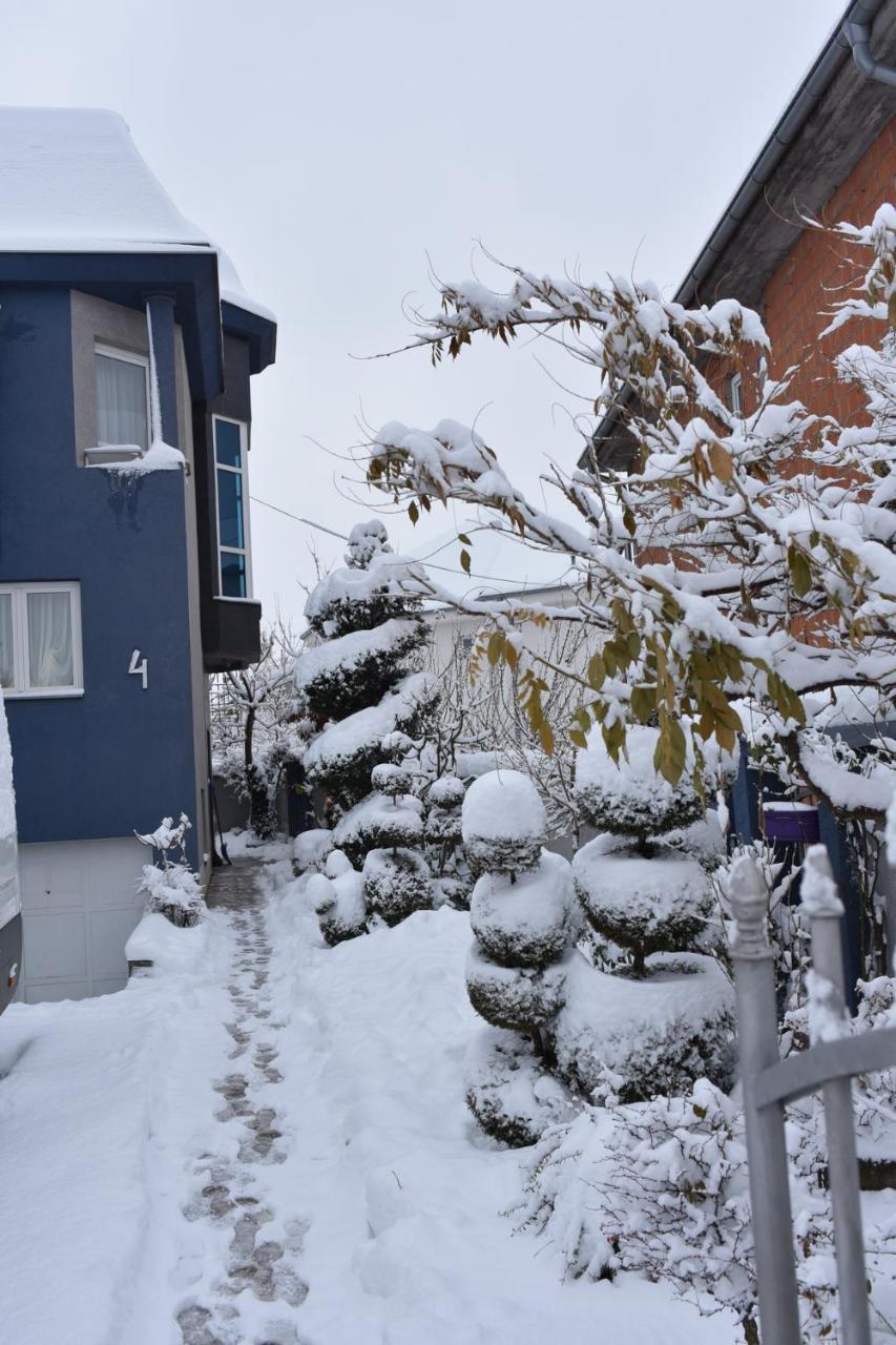 Blue House Apartment Ni Exteriér fotografie