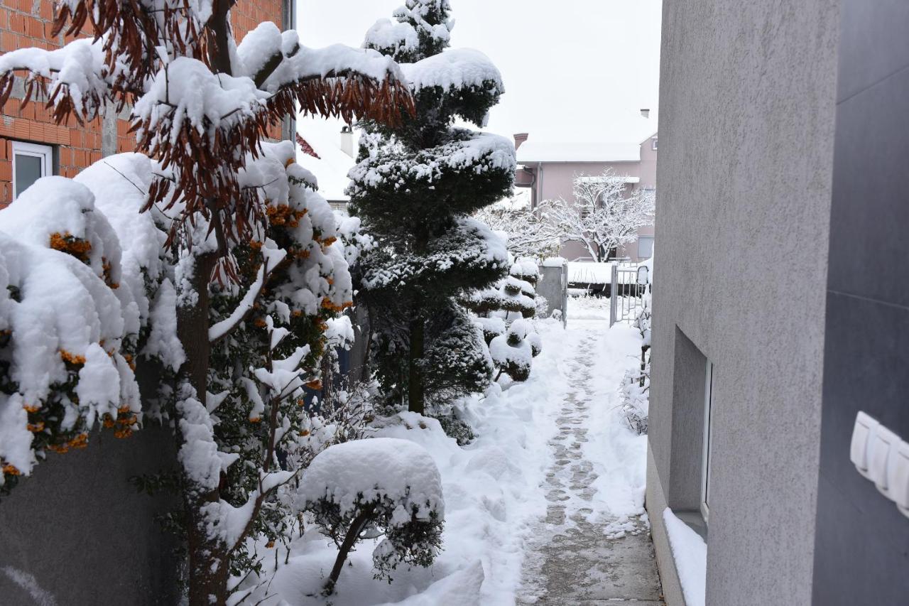 Blue House Apartment Ni Exteriér fotografie